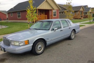 Junk 1993 Lincoln Town Car Photo