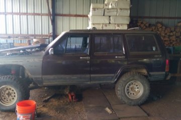 Junk 1992 Jeep Cherokee Image