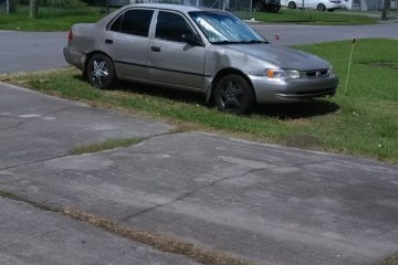 Junk 2000 Toyota Corolla Photo