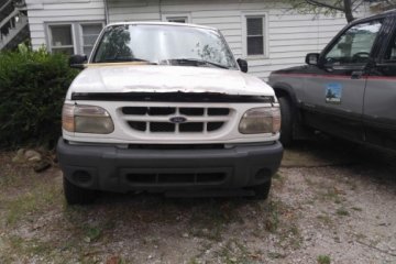 2000 Ford Explorer - Photo 5 of 22