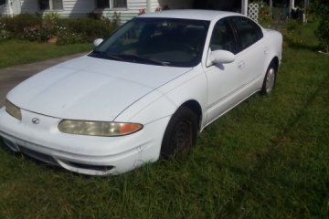 Junk 1999 Oldsmobile Alero Photo