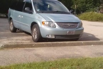 Junk 2002 Chrysler Town and Country Image
