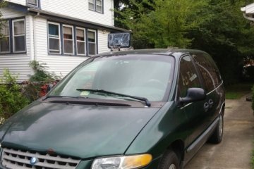 1999 Plymouth Voyager - Photo 4 of 4
