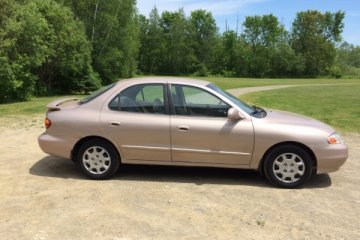 2000 Hyundai Elantra - Photo 1 of 5