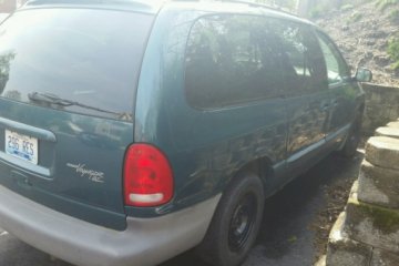 2000 Chrysler Voyager - Photo 1 of 2