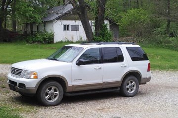 Junk 2002 Ford Explorer Photo