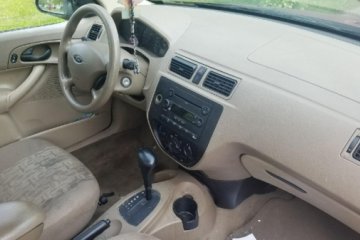 2005 Ford Focus - Photo 4 of 5
