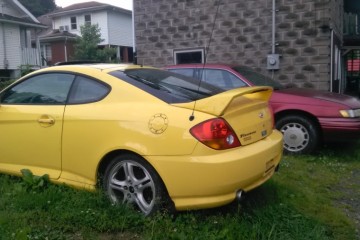 Junk 2004 Hyundai Tiburon Photo