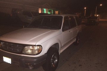 2000 Ford Explorer - Photo 2 of 2