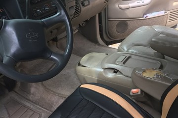Chevrolet Suburban 1999 - Photo 2 of 7