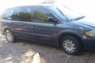 Junk 2001 Chrysler Town and Country Image