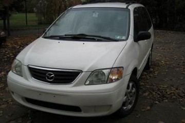 Junk 2000 Mazda MPV Photo