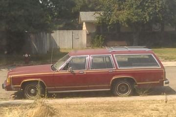 Junk 1990 Ford LTD Crown Victoria Photo