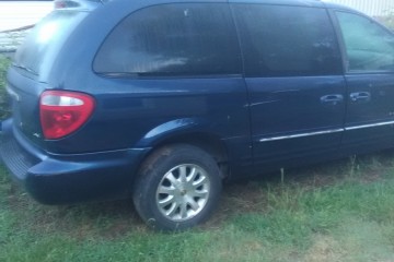 Junk 2001 Chrysler Town and Country Photo