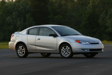 Junk 2004 Saturn ION Photography