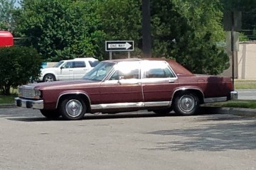 Junk 1990 Ford LTD Crown Victoria Photo