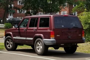 Junk 2000 Jeep Cherokee Image