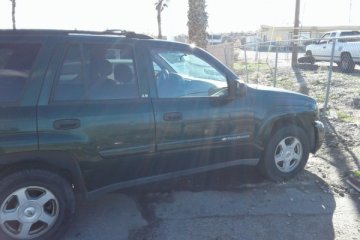 2002 Chevrolet TrailBlazer - Photo 2 of 3