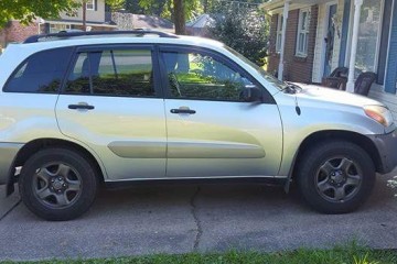 2003 Toyota RAV4 - Photo 1 of 2