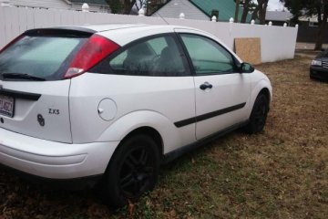 2000 Ford Focus - Photo 4 of 4