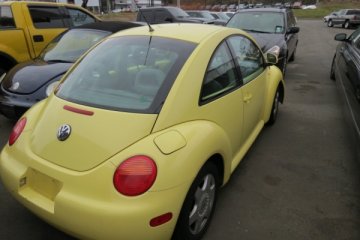 1999 Volkswagen New Beetle - Photo 2 of 4