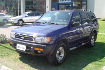 Junk 1996 Nissan Pathfinder Photography