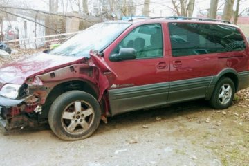 Junk 2003 Pontiac Montana Photography