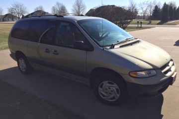 Junk 1999 Dodge Grand Caravan Image