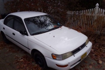 Junk 1995 Toyota Corolla Photo