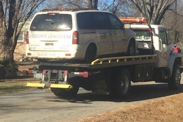 Junk 1999 Pontiac Montana Photo