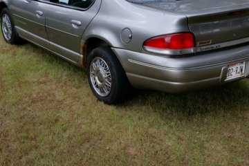 1999 Chrysler Cirrus - Photo 2 of 5