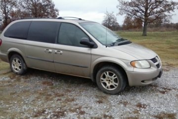 2002 Chrysler Town and Country - Photo 1 of 2