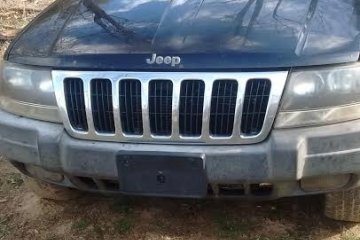 2000 Jeep Grand Cherokee - Photo 1 of 4