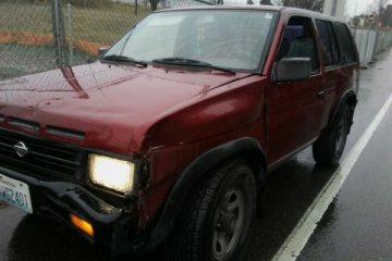 Junk 1995 Nissan Pathfinder Image