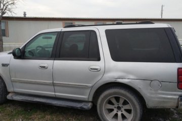 Junk 1999 Ford Expedition Photo