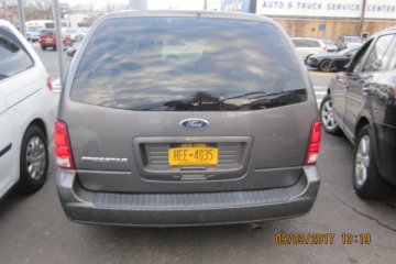 Junk 2005 Ford Freestar Photo