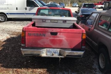 1991 Nissan Truck - Photo 4 of 7