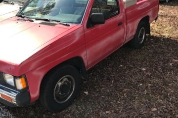 1991 Nissan Truck - Photo 2 of 7