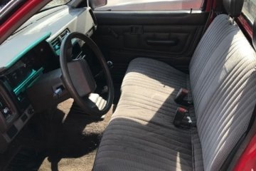 1991 Nissan Truck - Photo 3 of 7