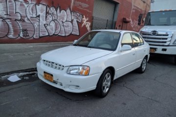 2001 Hyundai Accent - Photo 1 of 2