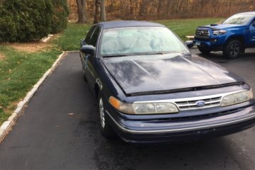1995 Ford Crown Victoria - Photo 2 of 5