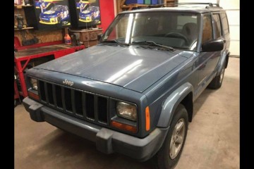 Junk 1999 Jeep Cherokee Photo