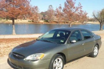 Junk 2001 Ford Taurus Image