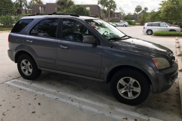 Junk 2003 Kia Sorento Photo