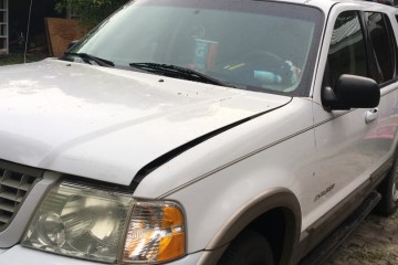 Junk 2004 Ford Explorer Image