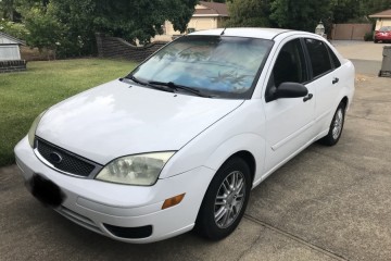 2005 Ford Focus - Photo 1 of 2