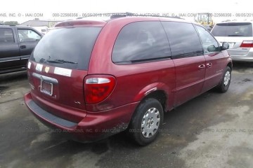 Junk 2001 Chrysler Town and Country Photography