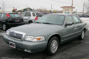 Junk 2003 Mercury Grand Marquis Photo