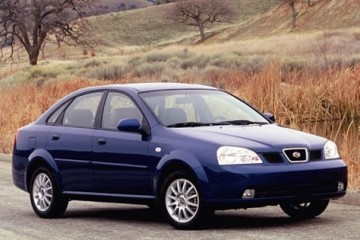 Junk 2004 Suzuki Forenza Photo