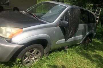 Junk 2001 Toyota RAV4 Photo